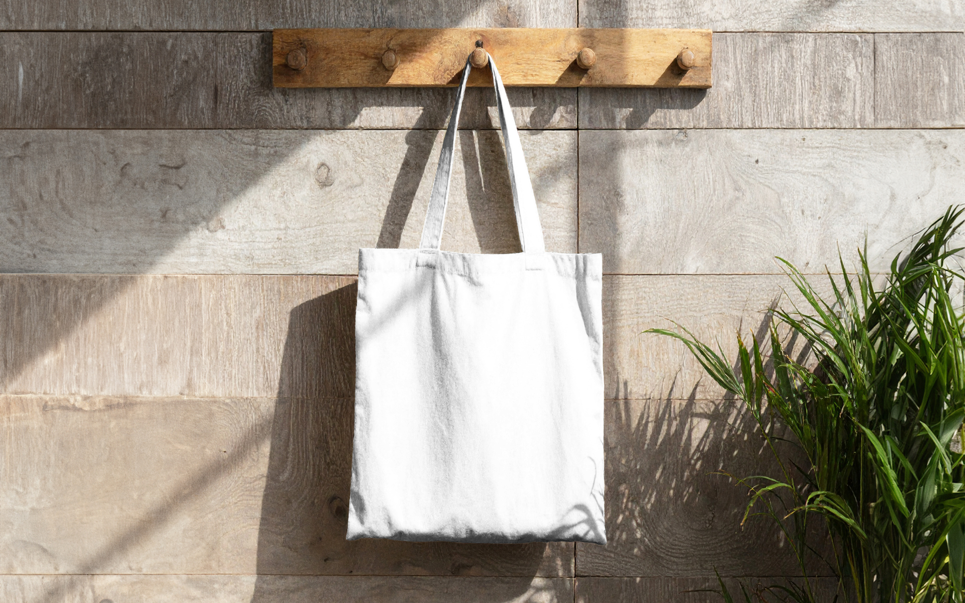 Why Every Wardrobe Needs at Least One Great Tote Bag